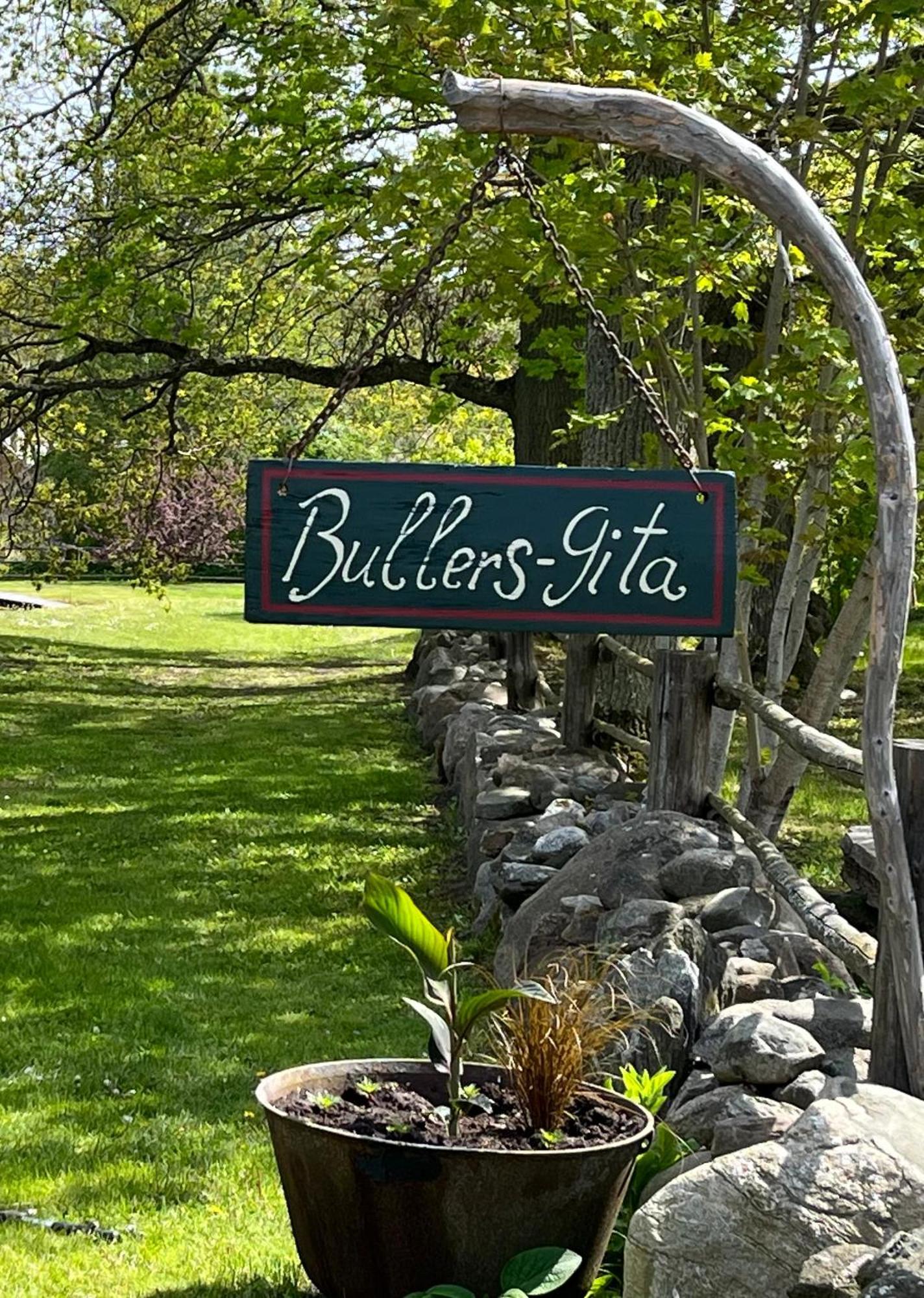 Ruhnu Bullers-Gita Talu Guest House Exterior photo